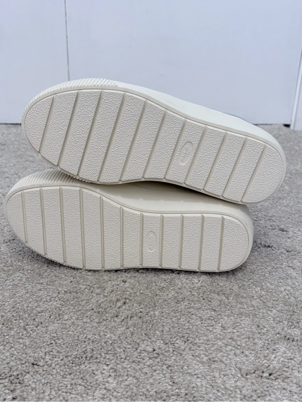 BRAND NEW Wrangler Light Blue Canvas Low-Top Sneakers with Cream Laces